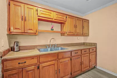 117 Camellia Street, Lake Jackson, TX 77566 - Photo 9