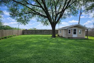 805 Bormann St, Brenham, TX 77833 - Photo 5