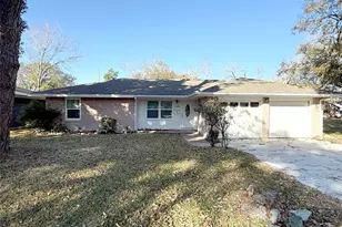 2206 Erickson St, La Marque, TX 77568 - Photo 1