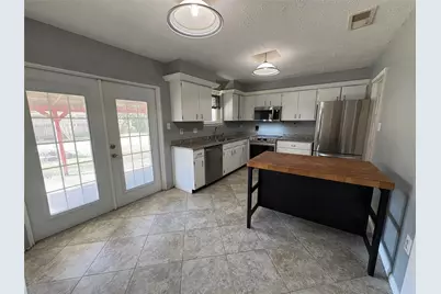 610 Stoneledge Drive, Friendswood, TX 77546 - Photo 3