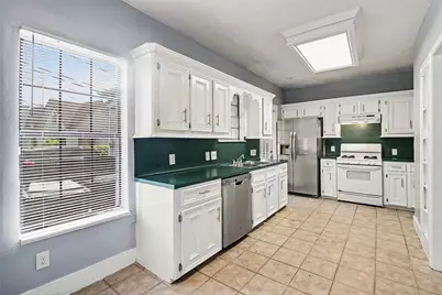 5121 Polk Street, Houston, TX 77023 - Photo 9