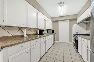 1606 Clayton Dr, Baytown, TX 77520 - Photo 5