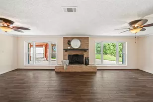 7714 Pecanwood St, Hitchcock, TX 77563 - Photo 9