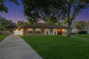 7714 Pecanwood St, Hitchcock, TX 77563 - Photo 1