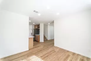 303 Swords Bend, Stafford, TX 77477 - Photo 5