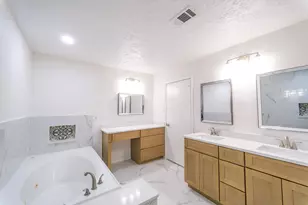 303 Swords Bend, Stafford, TX 77477 - Photo 13