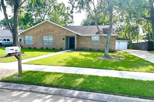 321 Petunia St, Lake Jackson, TX 77566 - Photo 1