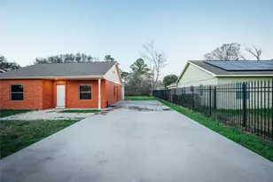 5617 Schutz St, Houston, TX 77032 - Photo 5
