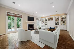 2 S Briar Hollow Ln, Houston, TX 77027 - Photo 9