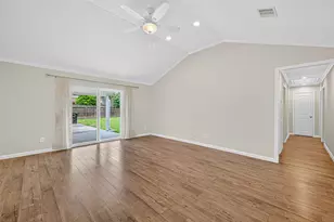 8530 Roos Rd, Houston, TX 77036 - Photo 7