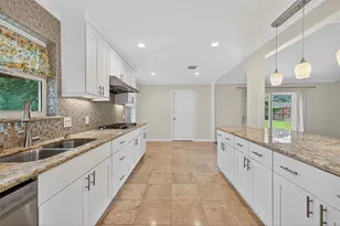 8530 Roos Rd, Houston, TX 77036 - Photo 9