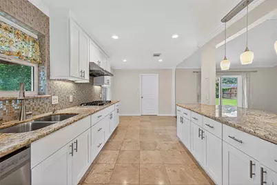 8530 Roos Road, Houston, TX 77036 - Photo 9
