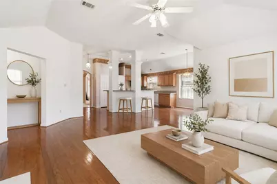 10707 Crestfield Court, Houston, TX 77070 - Photo 7