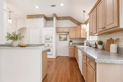 10707 Crestfield Court, Houston, TX 77070 - Photo 9