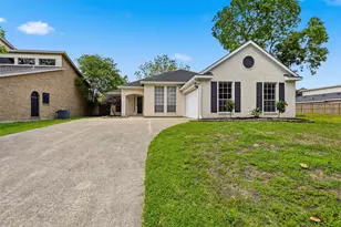 10707 Crestfield Ct, Houston, TX 77070 - Photo 3