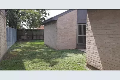 8223 Furlong Lane, Houston, TX 77071 - Photo 17