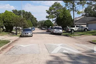 8223 Furlong Ln, Houston, TX 77071 - Photo 21