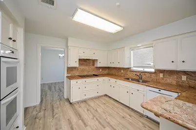 7735 Quail Meadow Drive, Houston, TX 77071 - Photo 17