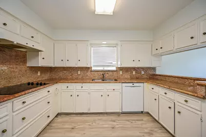 7735 Quail Meadow Drive, Houston, TX 77071 - Photo 11
