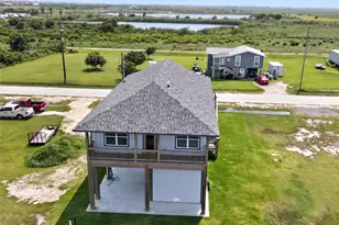1166 N Monkhouse Dr, Crystal Beach, TX 77650 - Photo 3