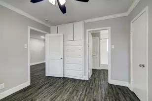 3618 Garrott St, Houston, TX 77006 - Photo 9