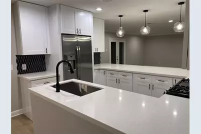 10610 Chevy Chase Drive, Houston, TX 77042 - Photo 9