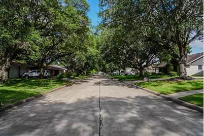 800 Rosewood Drive, Baytown, TX 77520 - Photo 29