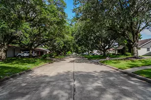 800 Rosewood Dr, Baytown, TX 77520 - Photo 29