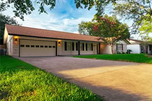 800 Rosewood Dr, Baytown, TX 77520 - Photo 1