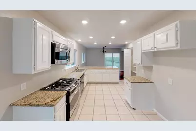 13 Hickorybark Drive, The Woodlands, TX 77381 - Photo 5