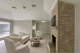 11807 S Youngwood Ln, Houston, TX 77043 - Photo 5