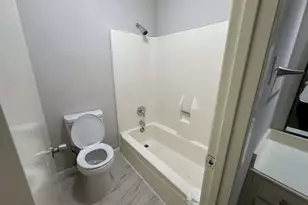 11807 S Youngwood Ln, Houston, TX 77043 - Photo 13