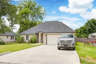 46 Nelson Ct, Jones Creek, TX 77541 - Photo 1