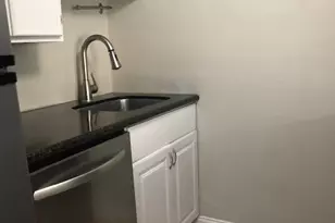 601 W Polk St, Houston, TX 77019 - Photo 9