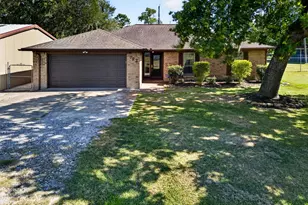 727 Cindy Ln, Cove, TX 77523 - Photo 1