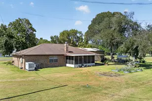 727 Cindy Ln, Cove, TX 77523 - Photo 13