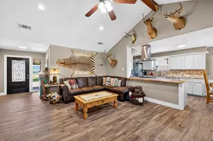 727 Cindy Ln, Cove, TX 77523 - Photo 3