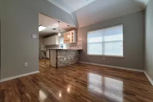 8011 Aspen Ct, Baytown, TX 77523 - Photo 5