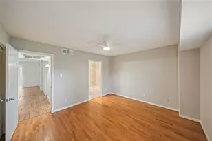 8245 Kingsbrook Rd, Houston, TX 77024 - Photo 11