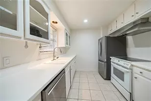 8245 Kingsbrook Rd, Houston, TX 77024 - Photo 7
