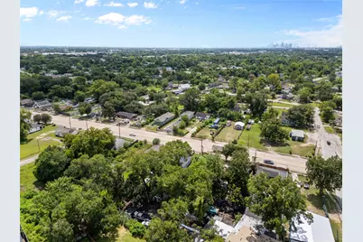 924 W Little York Road, Houston, TX 77091 - Photo 9