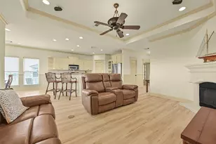 13610 Windlass Cir, Galveston, TX 77554 - Photo 11
