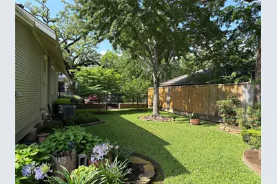 643 E 10th 1/2 Street, Houston, TX 77008 - Photo 11