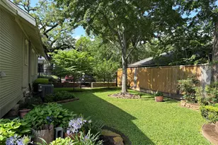 643 E 10th 1/2 St, Houston, TX 77008 - Photo 11
