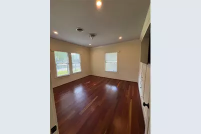 643 E 10th 1/2 Street, Houston, TX 77008 - Photo 9