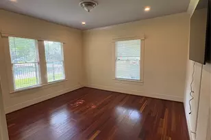 643 E 10th 1/2 St, Houston, TX 77008 - Photo 9