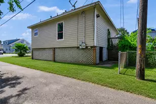1510 36th St, Galveston, TX 77550 - Photo 25