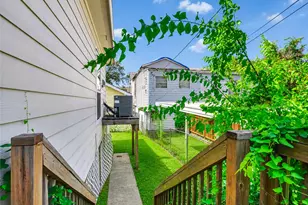 1510 36th St, Galveston, TX 77550 - Photo 27