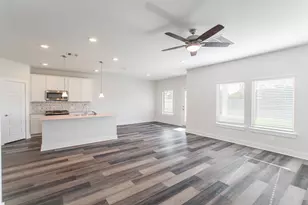 10313 S Goshawk Trl, Conroe, TX 77385 - Photo 7