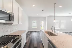 10313 S Goshawk Trl, Conroe, TX 77385 - Photo 11
